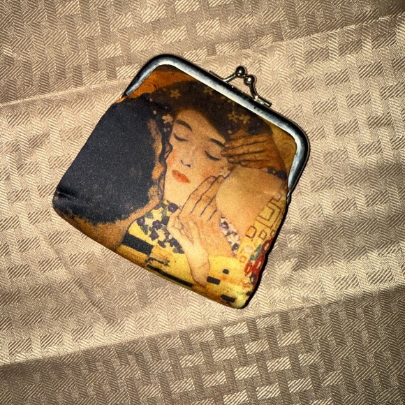 Gustav Klimt “el beso” 💋 The Kiss. Goebel Der Kuss Coin Purse - Picture 2 of 3